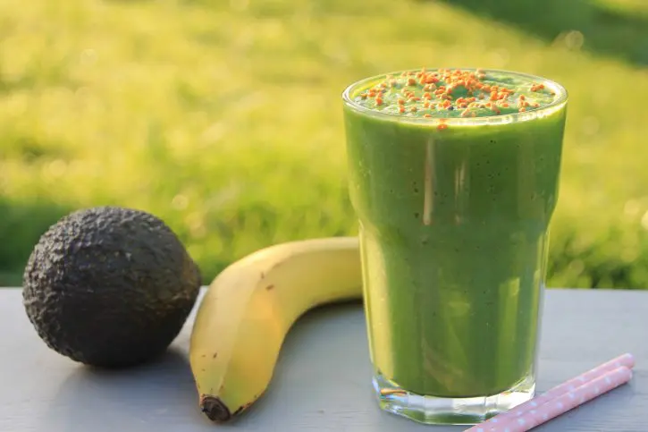 Green Goddess Smoothie recipe for weight loss, glowing skin, and energy. Discover the health benefits, variations, and easy-to-make recipe for a nutritious smoothie packed with leafy greens, healthy fats, and hydrating ingredients